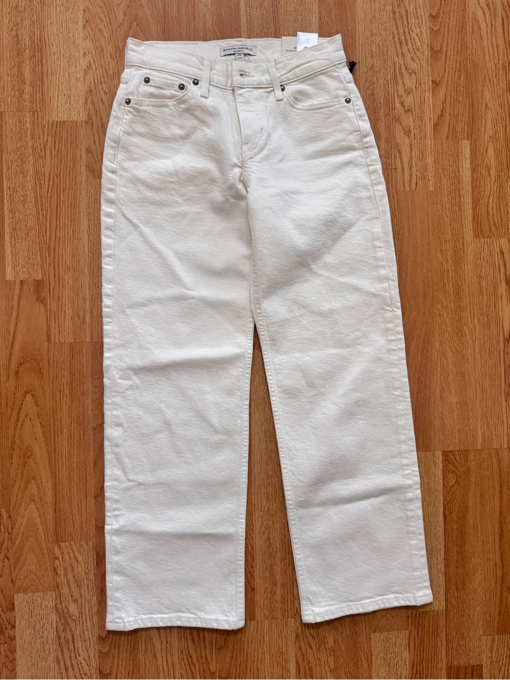 NWT Banana Republic Petite Women’s Off-White 90’s Relaxed Straight-Leg Jeans 25P